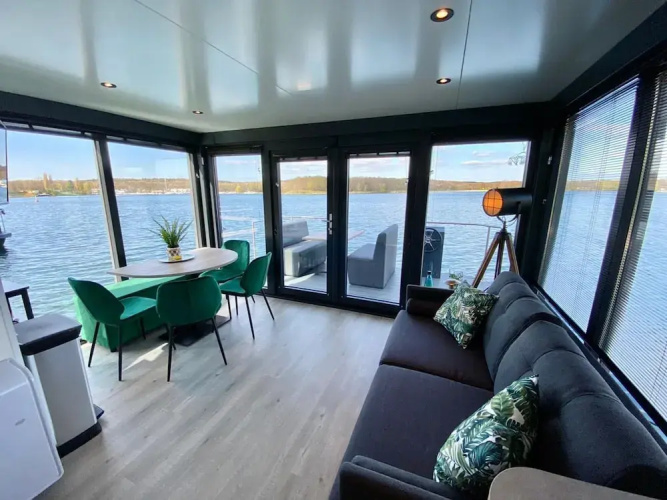 Houseboat Mookerplas With a View