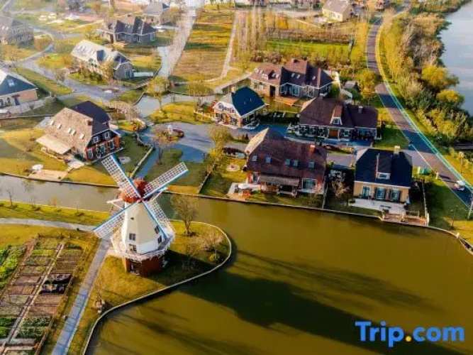 Lake Roli Resort