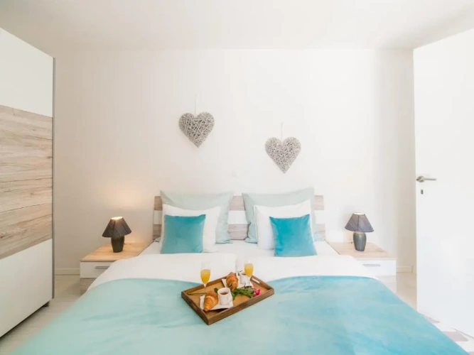 3 Bedrooms Apartment