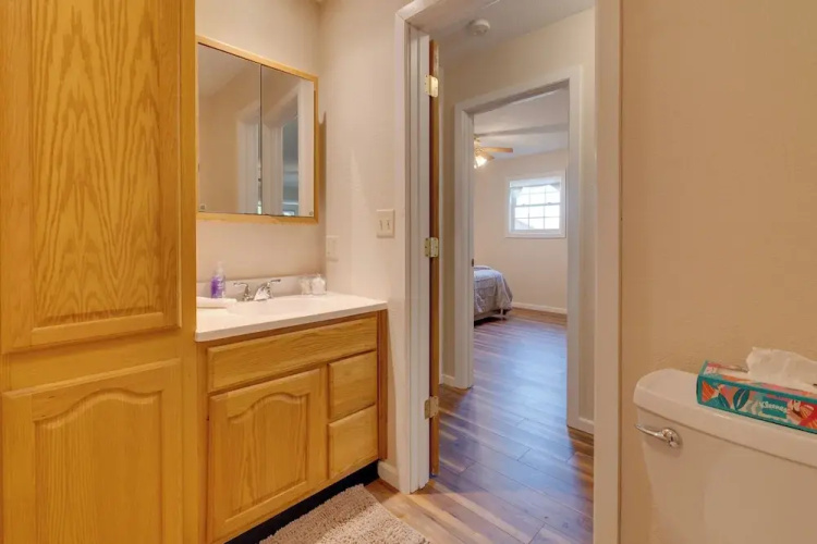 Pet-friendly Home ~ 9 Mi to Effingham nr I-exit!