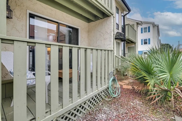 Cozy Myrtle Beach Getaway: 1 Block to Ocean!