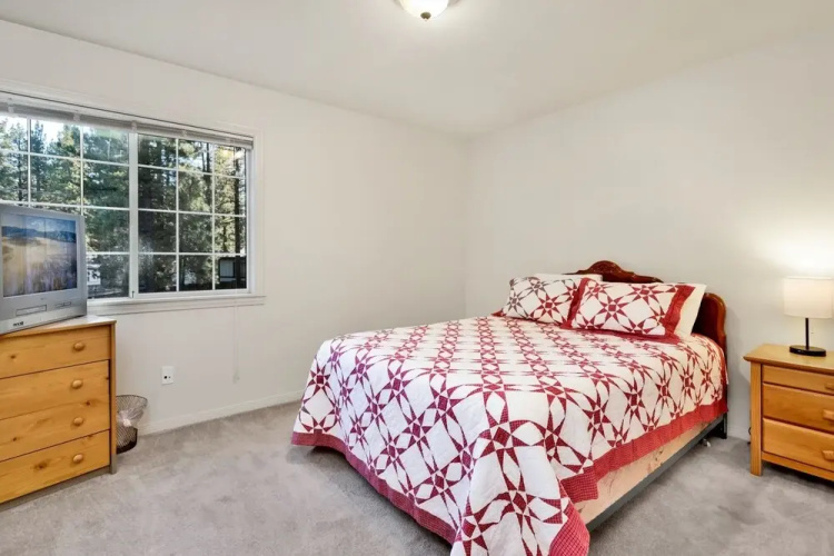 2091-mockingbird Getaway 4 Bedroom Home by RedAwning