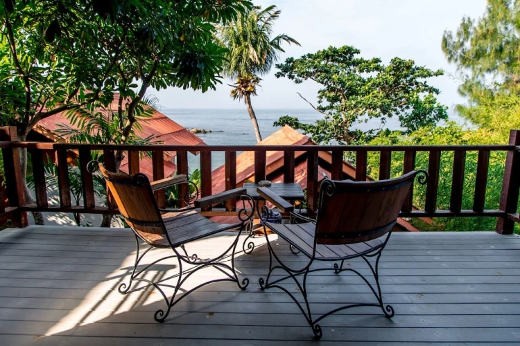 Deluxe Bungalow with balcony and with partial ocean view