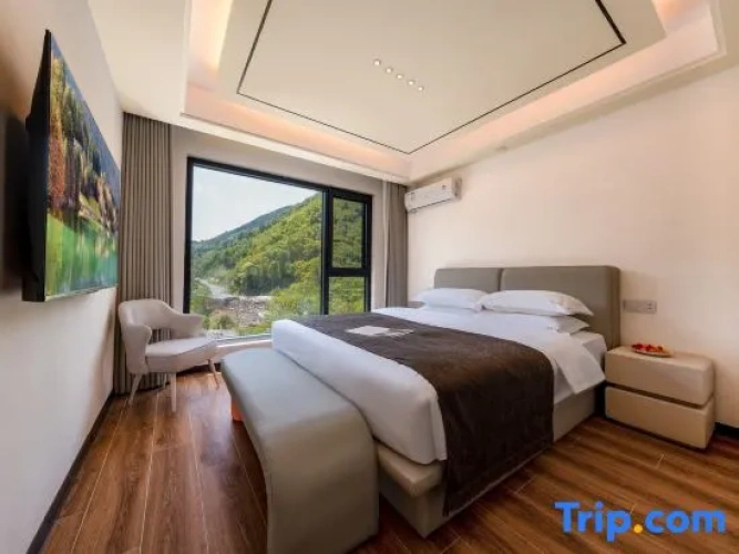Twin Suite with mountain view