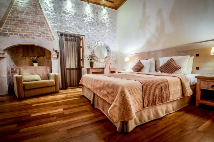 Leo Hotel