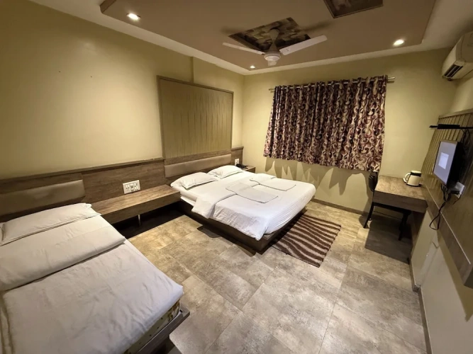 Standard Triple room