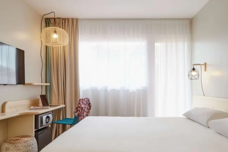 Standard room with land view