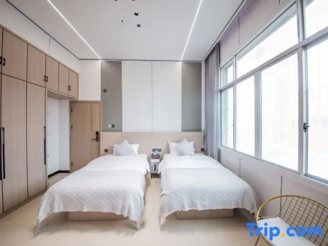 4 Bedrooms Deluxe Suite with balcony