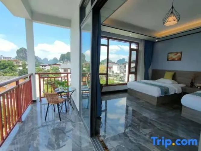 Standard room with balcony and with view