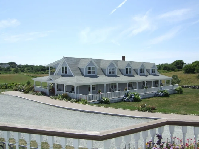 Standard Quadruple room with garden view