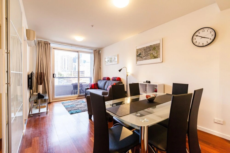 WESLEY, 2BDR Carlton Apartment
