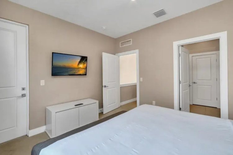 Amazing 4 Bedroom Magic Village Townhome 3 Townhouse by Redawning