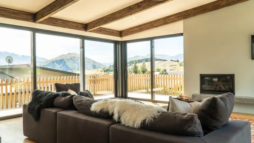 Luxury Cottage with balcony and with lake view