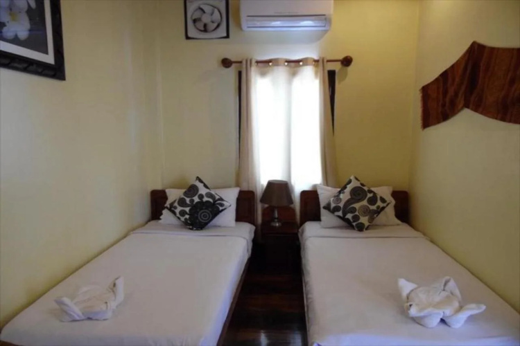 Villa Somphong