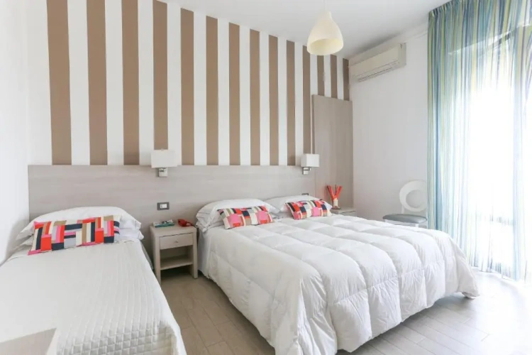 Standard Triple room with sea view