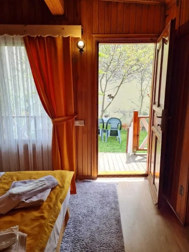 Bungalow with garden view