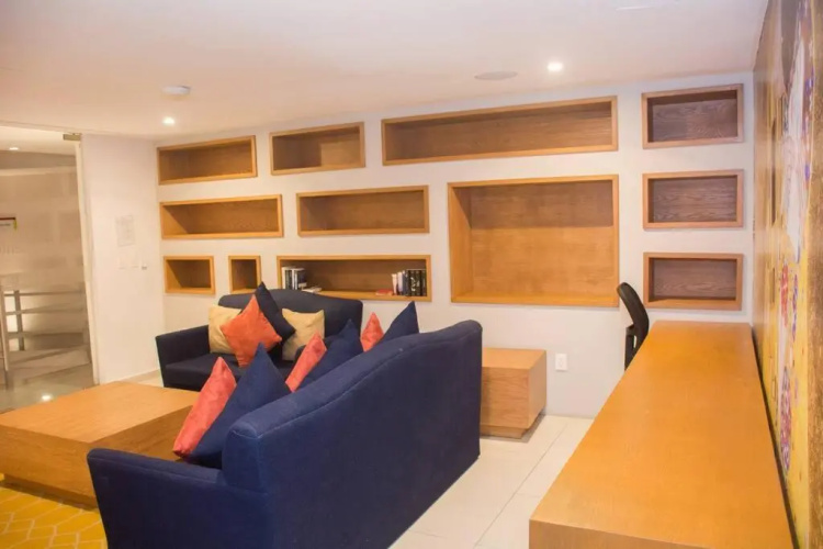 G05S Vic Luxury Studio in downtown walking to the beach
