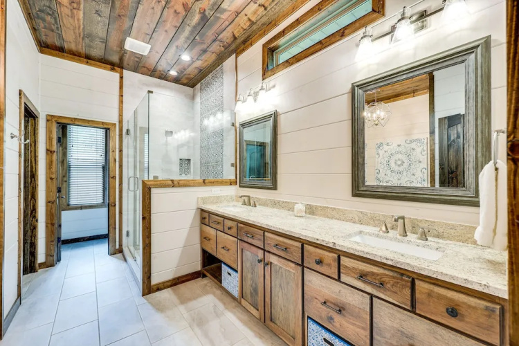 Cozy Cabin w/ Hot Tub ~ 5 Mi to Broken Bow Lake