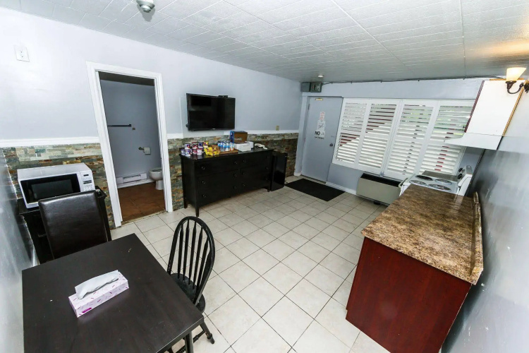 New Plaza Motel