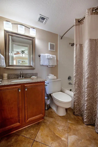 Gulf Shore Condo #304 - 2 Br condo by RedAwning