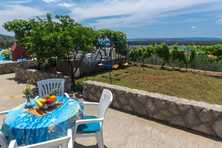 Apartment with sea view