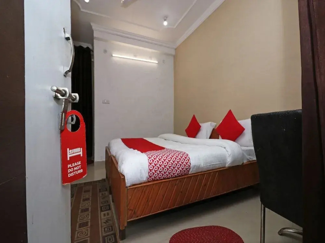 Hotel Reeva By OYO Rooms