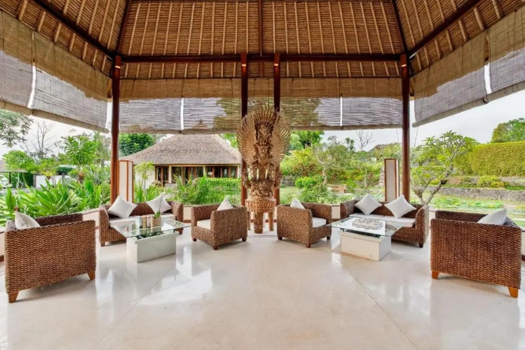 4 Bedrooms Sextuple Villa