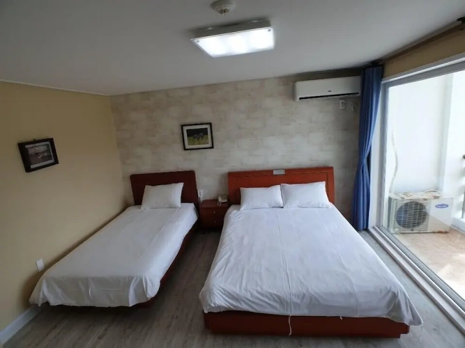 Standard Twin room with balcony