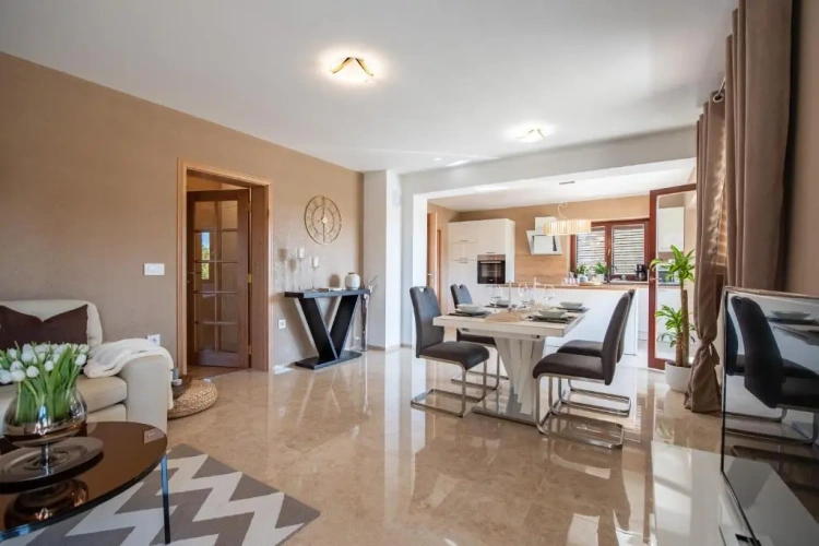 2 Bedrooms Apartment with balcony