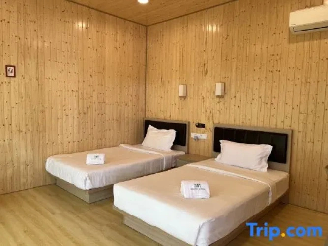 Standard Twin room with garden view
