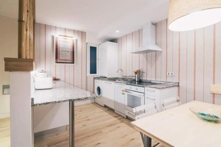 3 Bedrooms Apartment