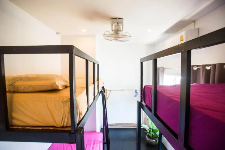 Standard Sextuple Family room