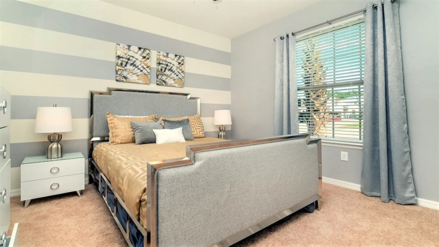 Special Rate Spacious Home With Private Pool!