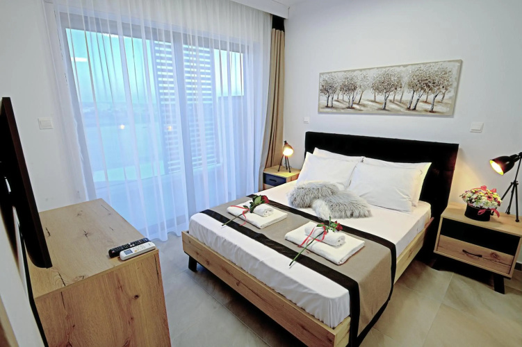 Golden Tree Apartment