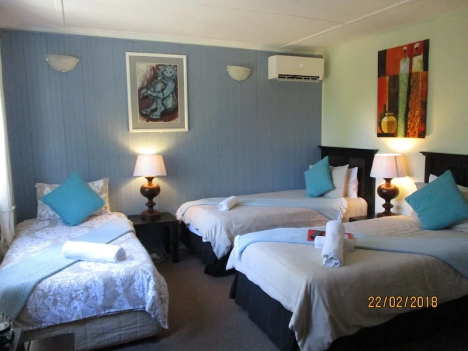 Standard Triple room