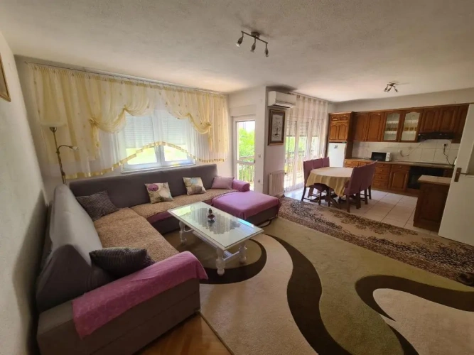 3 Bedrooms Apartment