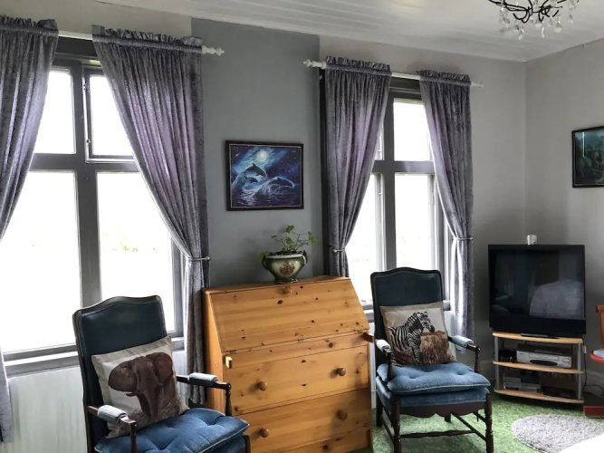 2-bed Apartment Overlooking the River