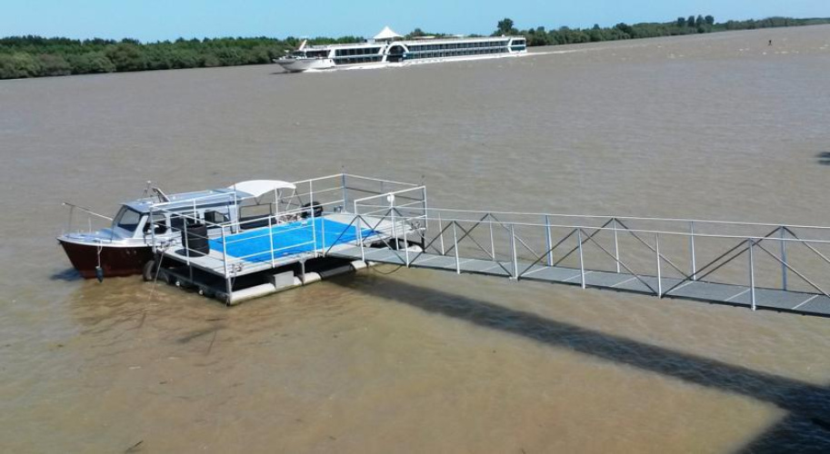 Delta Pontoon