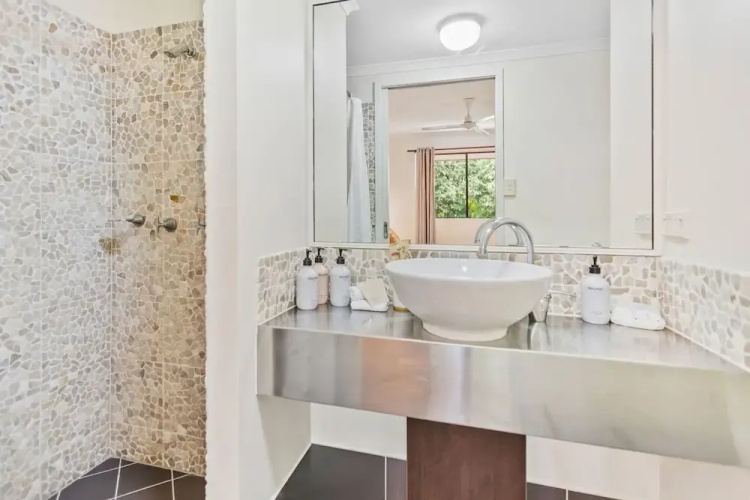 Palm Cove Studio Pools Spa Bar