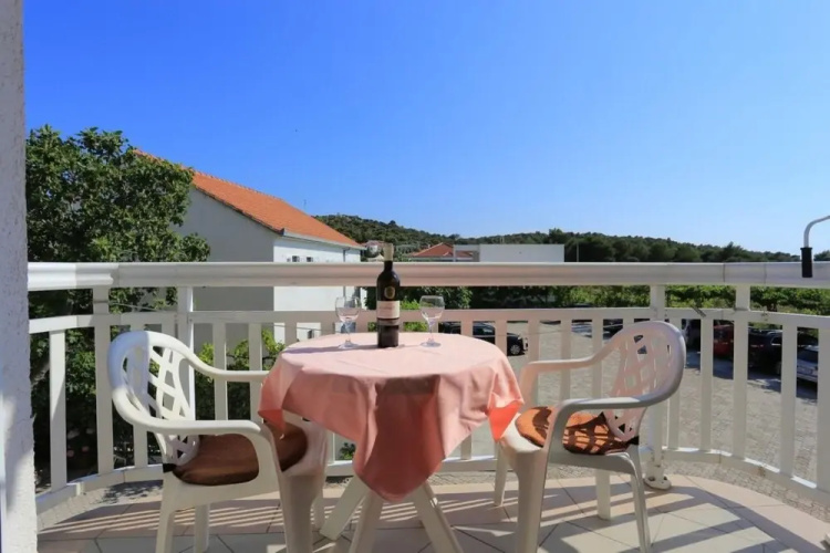Lias - With Restaurant - SA3
