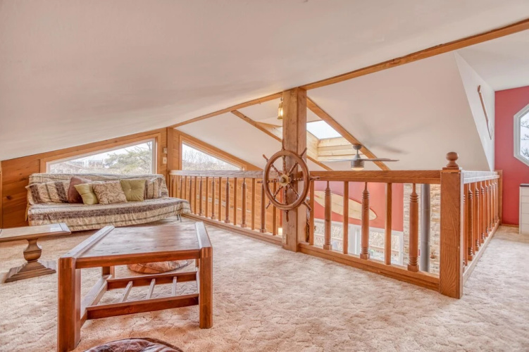 Lakefront Beachhouse