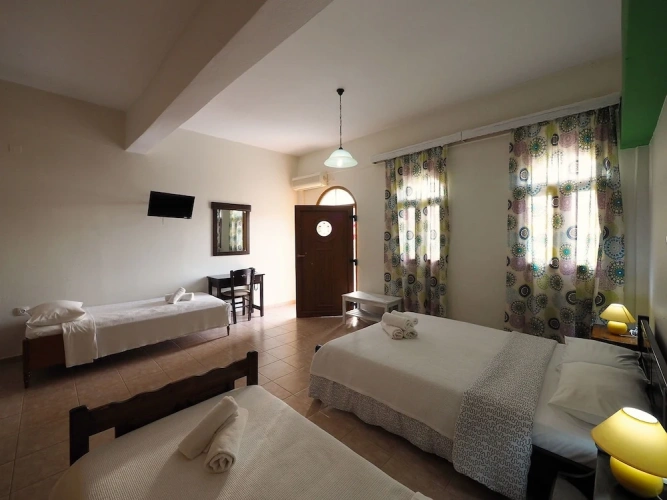 Basement Apartment with sea view