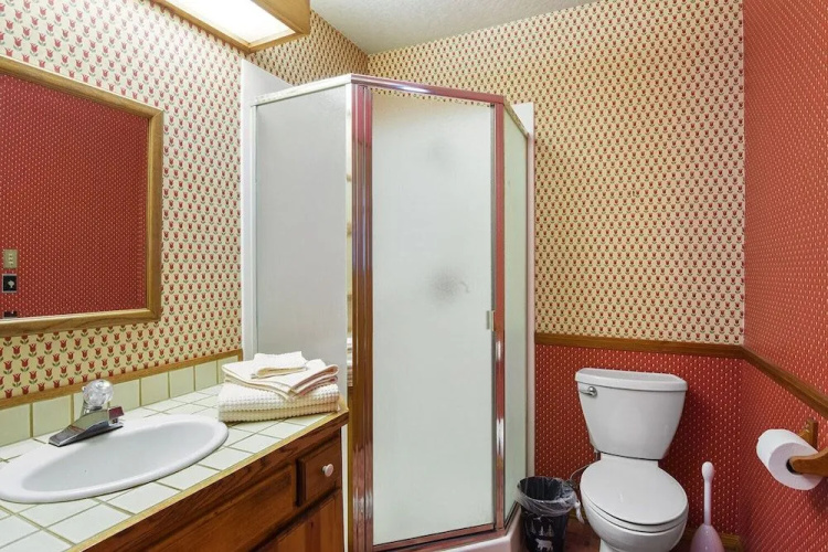 Relax Inn Close to Attractions Galore!