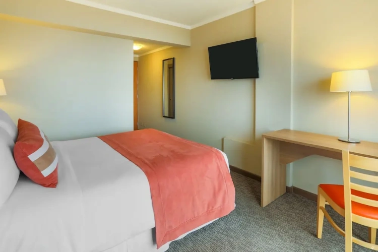 Standard Twin room with balcony and beachfront