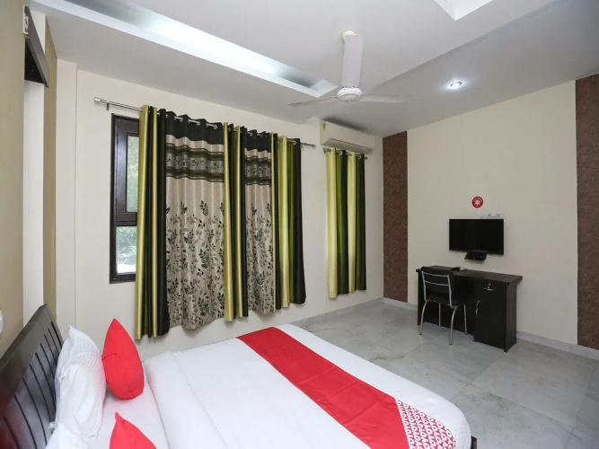 OYO 24323 Lakshmi Residency