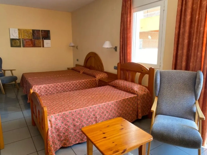 Standard Triple room