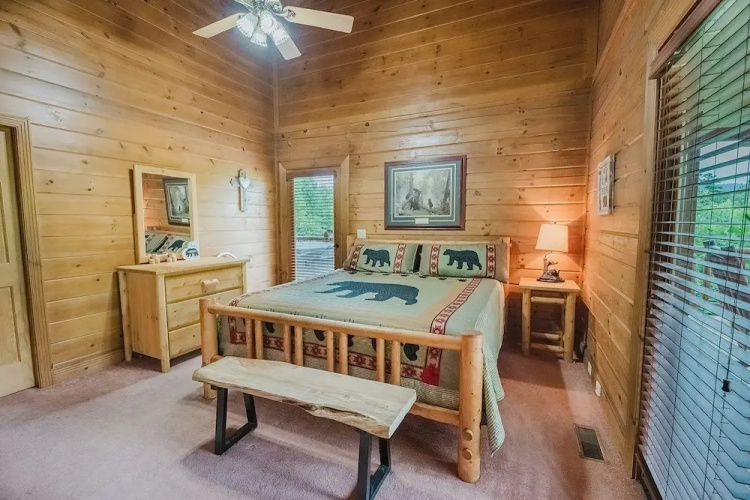Absolute Bearadise 3 Bedroom Cabin by RedAwning