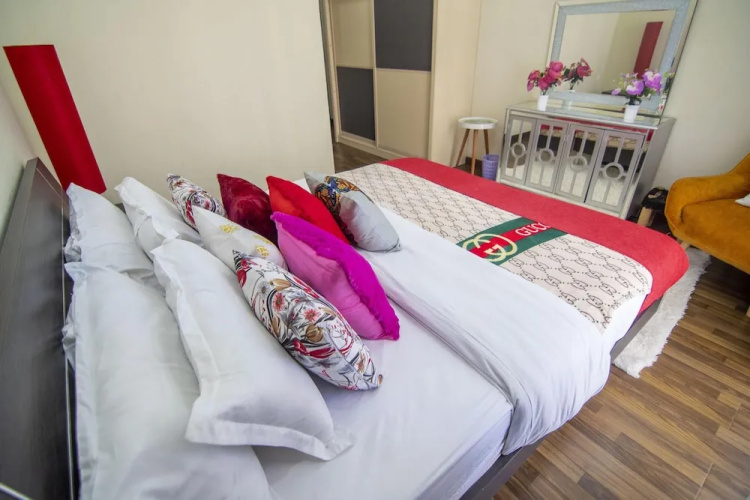 Lux Suites Silver Habor Apartments