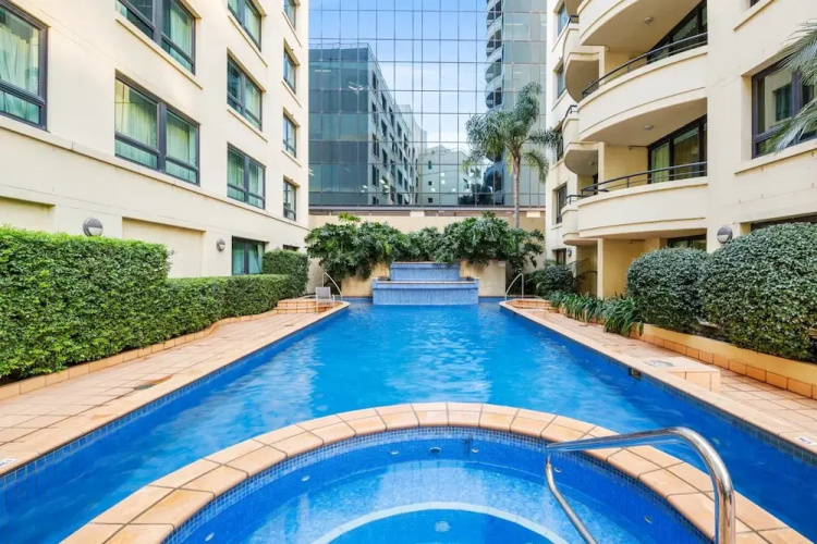 Contemporary 1-bed First Floor Unit With Pool