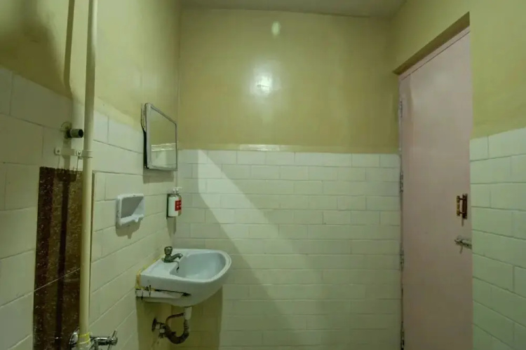 Hotel Viknesh by OYO Rooms